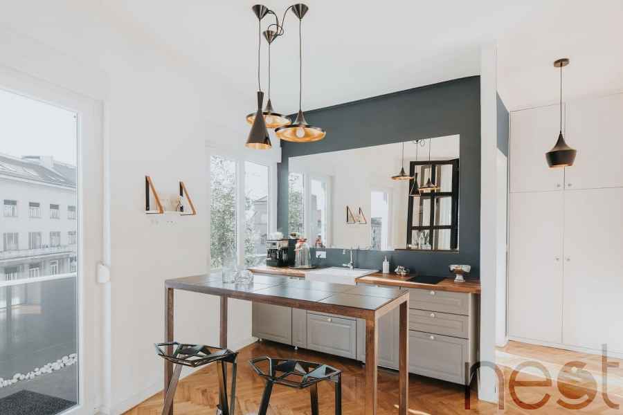 Small kitchen for huge staff